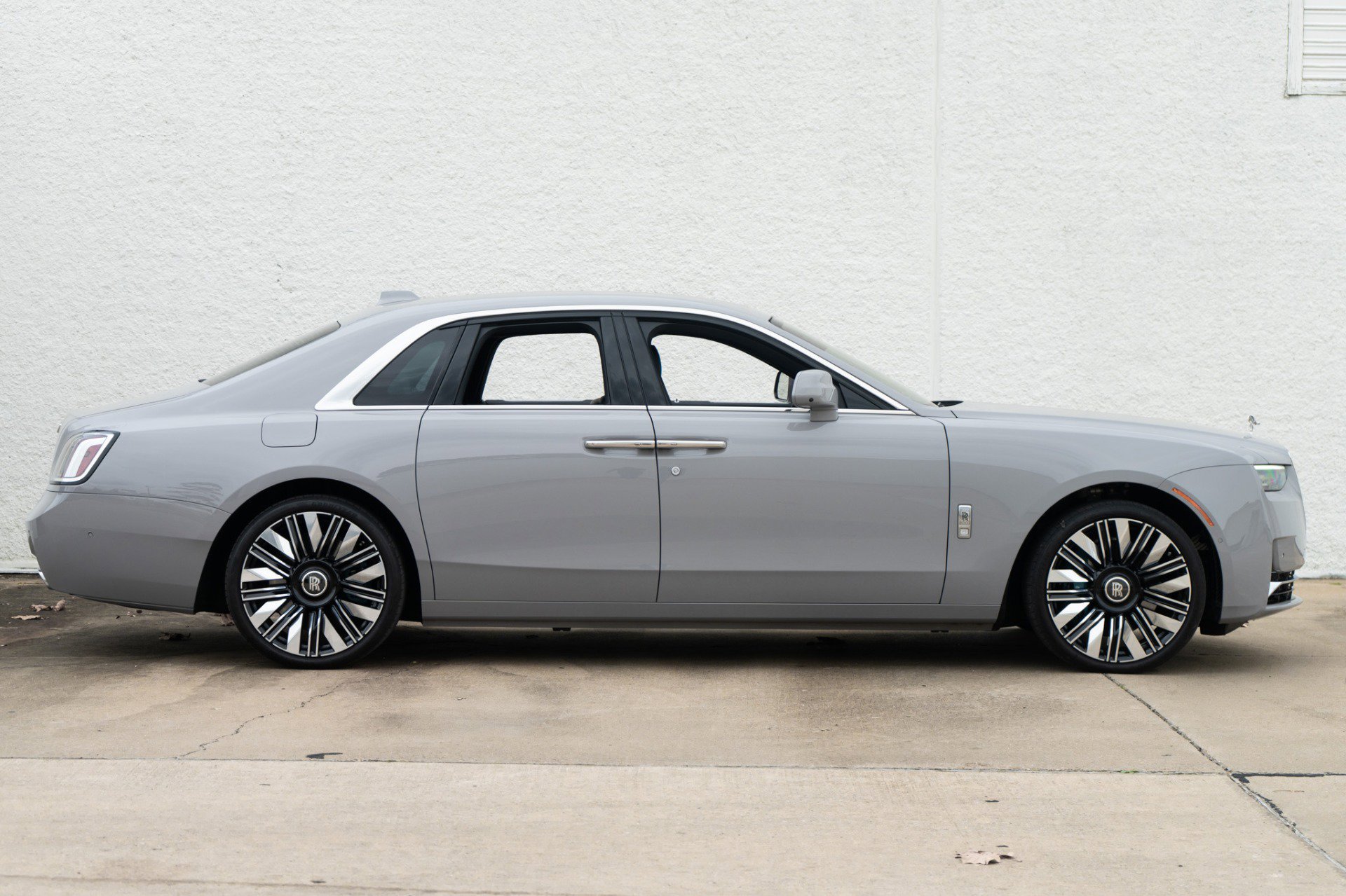 Used 2025 Rolls-Royce Ghost image 3