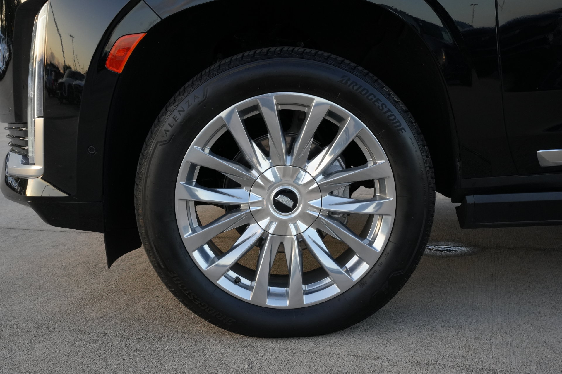 Certified 2024 Cadillac Escalade ESV Premium Luxury w/ Performance Package AWD/4WD image 29