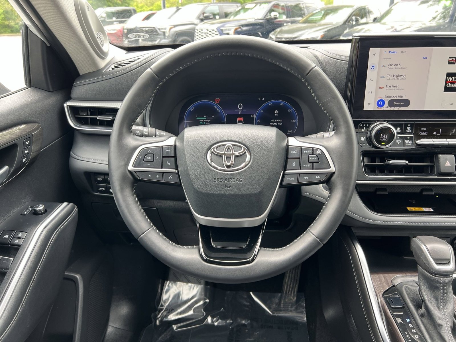 Used 2025 Toyota Highlander Platinum AWD/4WD image 16
