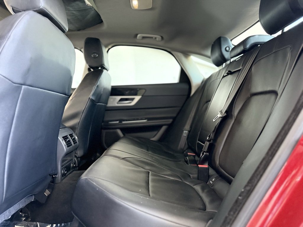 Used 2017 Jaguar XF Premium image 41