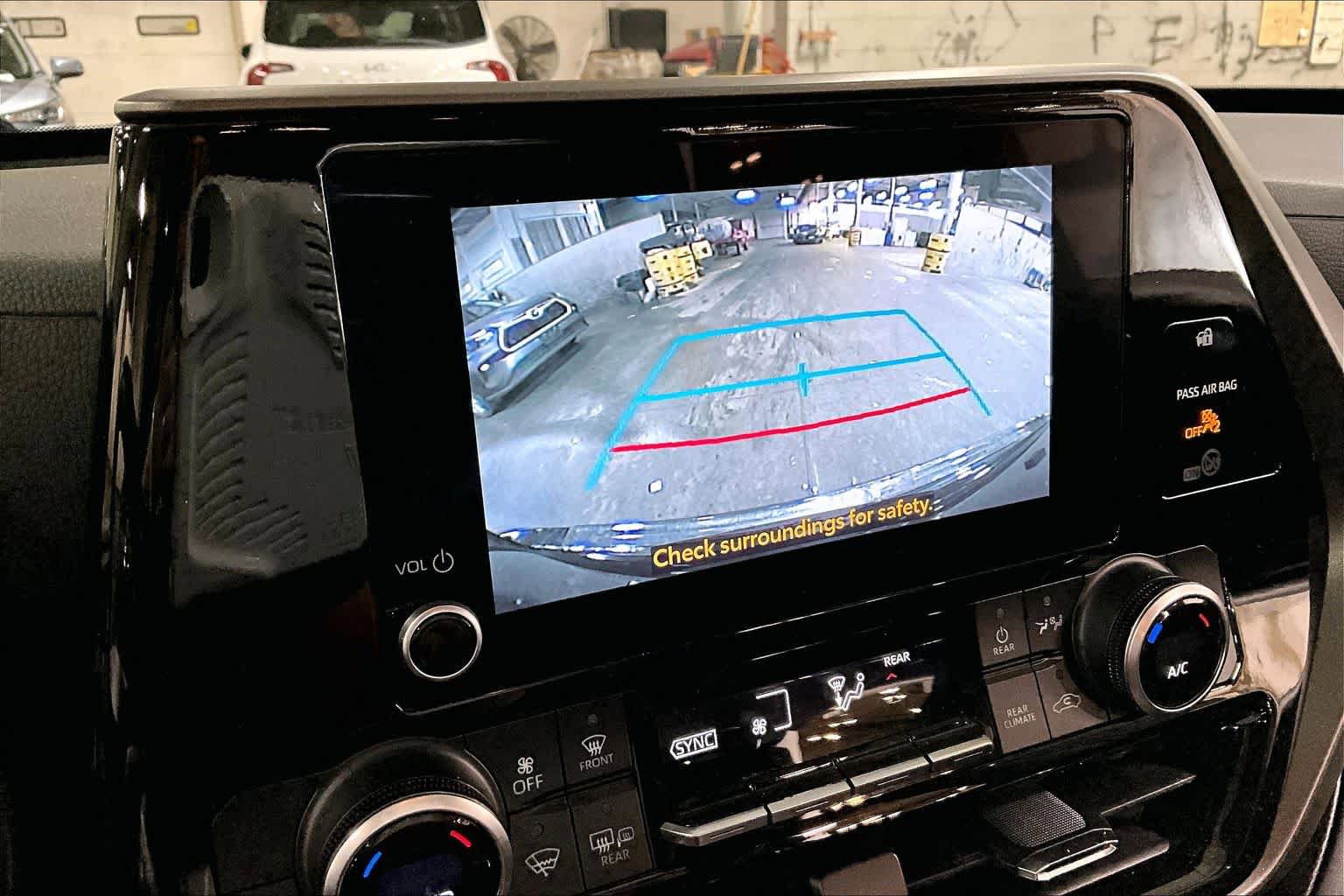 Used 2023 Toyota Highlander L AWD/4WD image 27