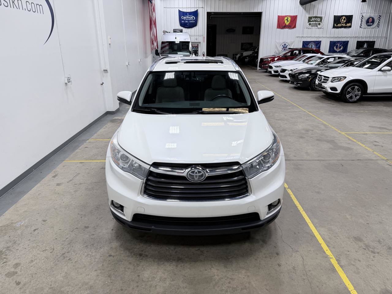 Used 2016 Toyota Highlander Limited FWD image 2