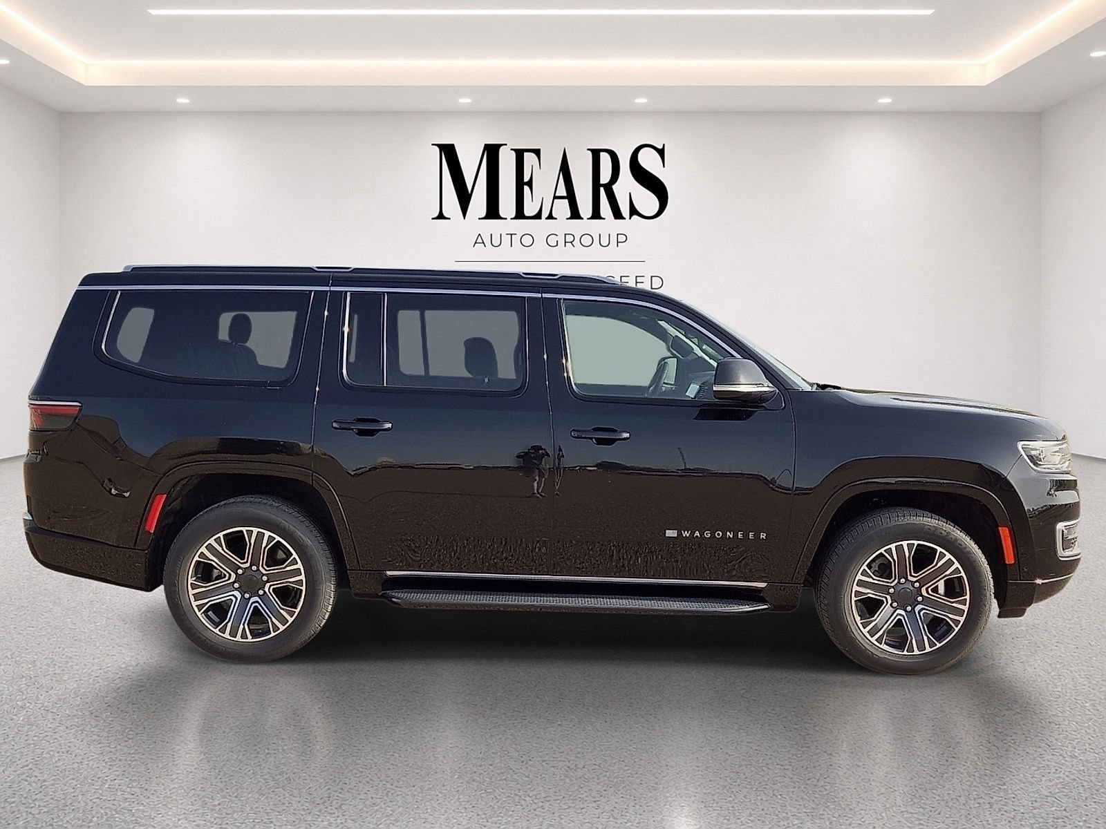 Used 2024 Jeep Wagoneer Series II w/ Flexible Seating Group RWD image 6