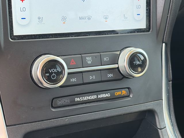 Used 2024 Ford Edge Titanium image 25