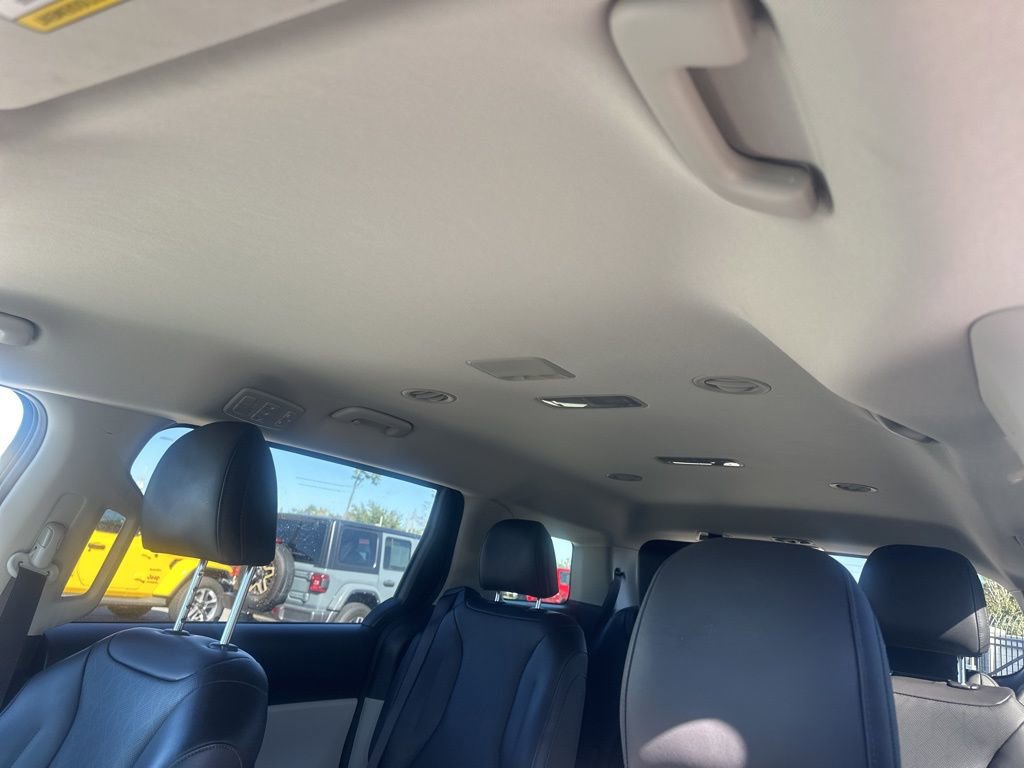 Used 2024 Kia Carnival LX image 23