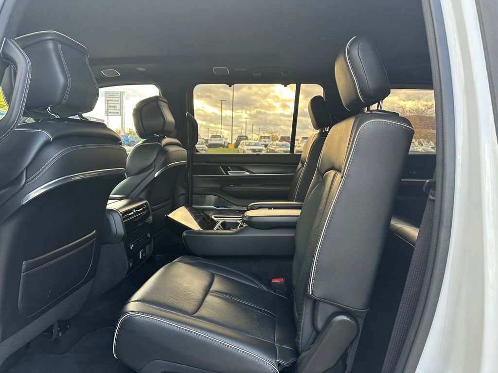 Used 2024 Jeep Grand Wagoneer Series II w/ Quick Order Packagew 28T image 15