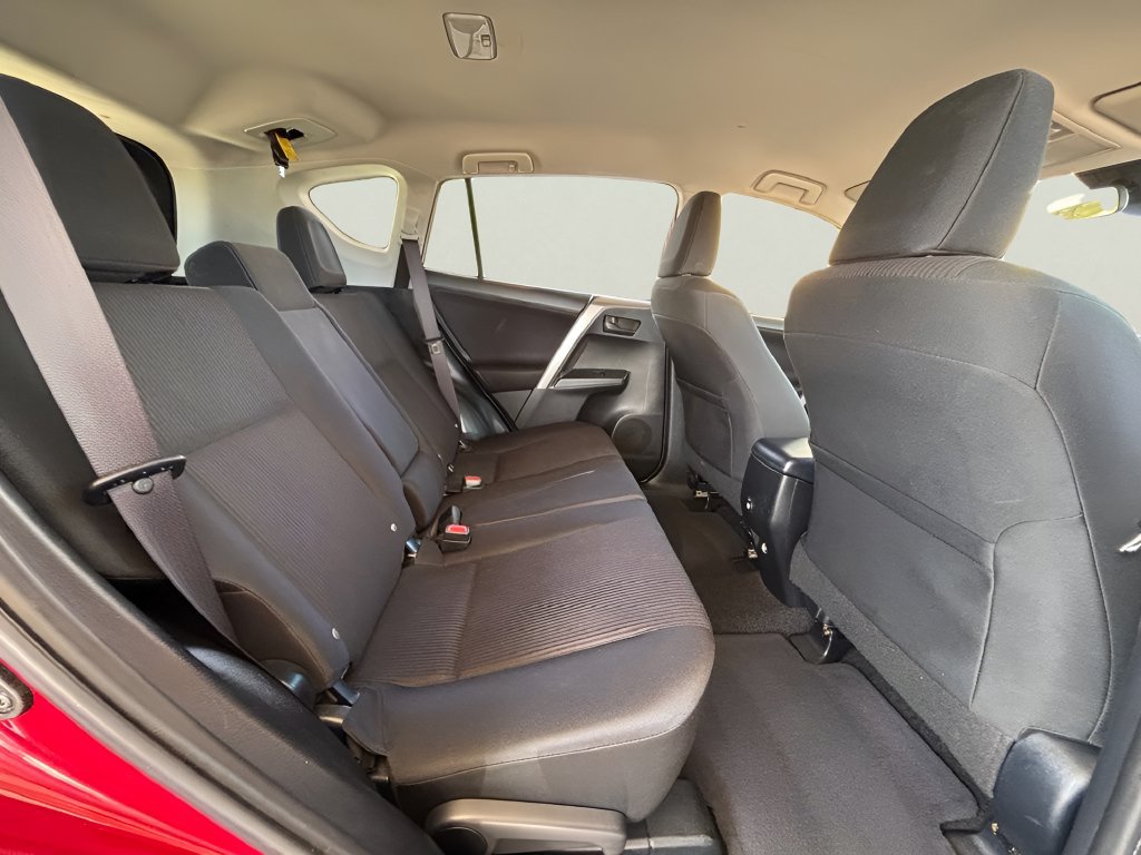 Used 2018 Toyota RAV4 LE FWD image 32