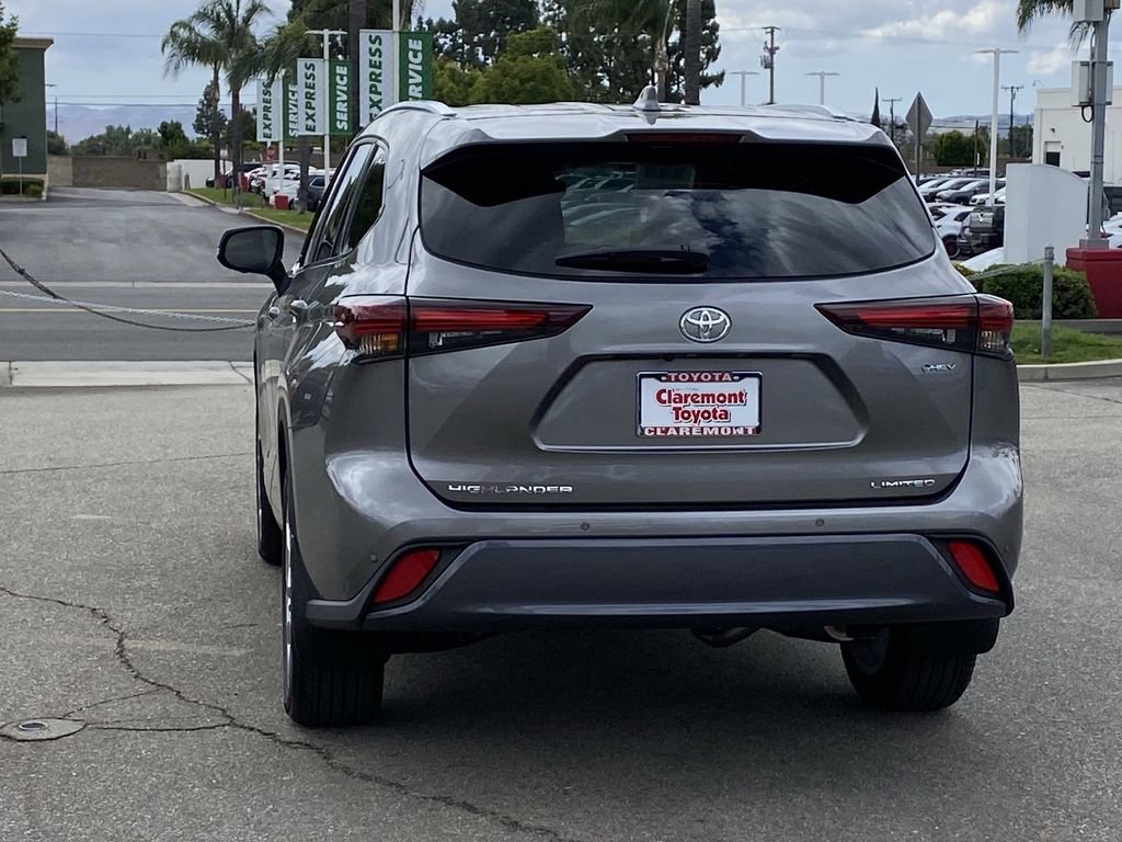Certified 2026 Toyota Highlander Limited AWD/4WD image 41