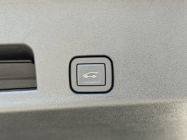 New 2026 Chevrolet Traverse LT w/ Sun and Wheel Package FWD image 16