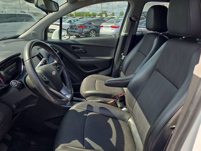 Certified 2020 Chevrolet Trax LT w/ LT Convenience Package FWD image 25