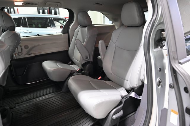 Used 2023 Toyota Sienna XLE w/ XLE Plus Package image 12
