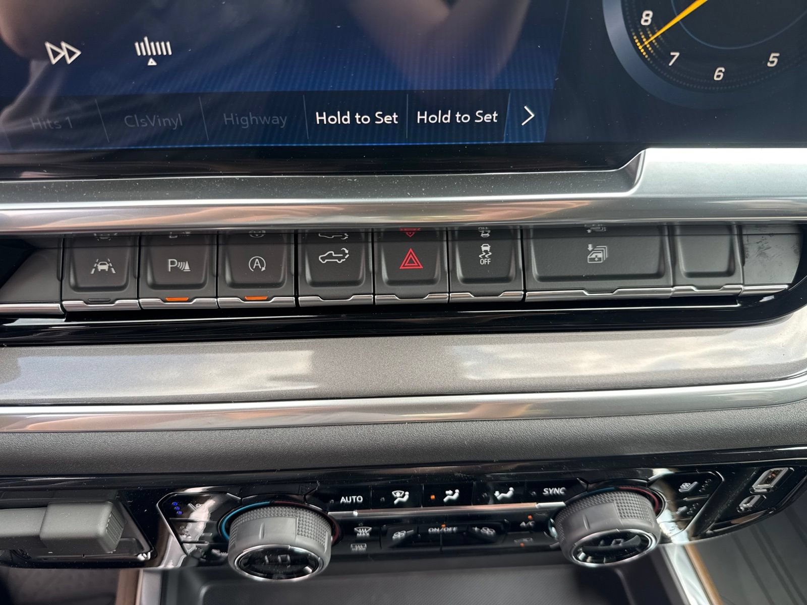 New 2026 Chevrolet Silverado 1500 High Country w/ High Country Premium Package AWD/4WD image 28