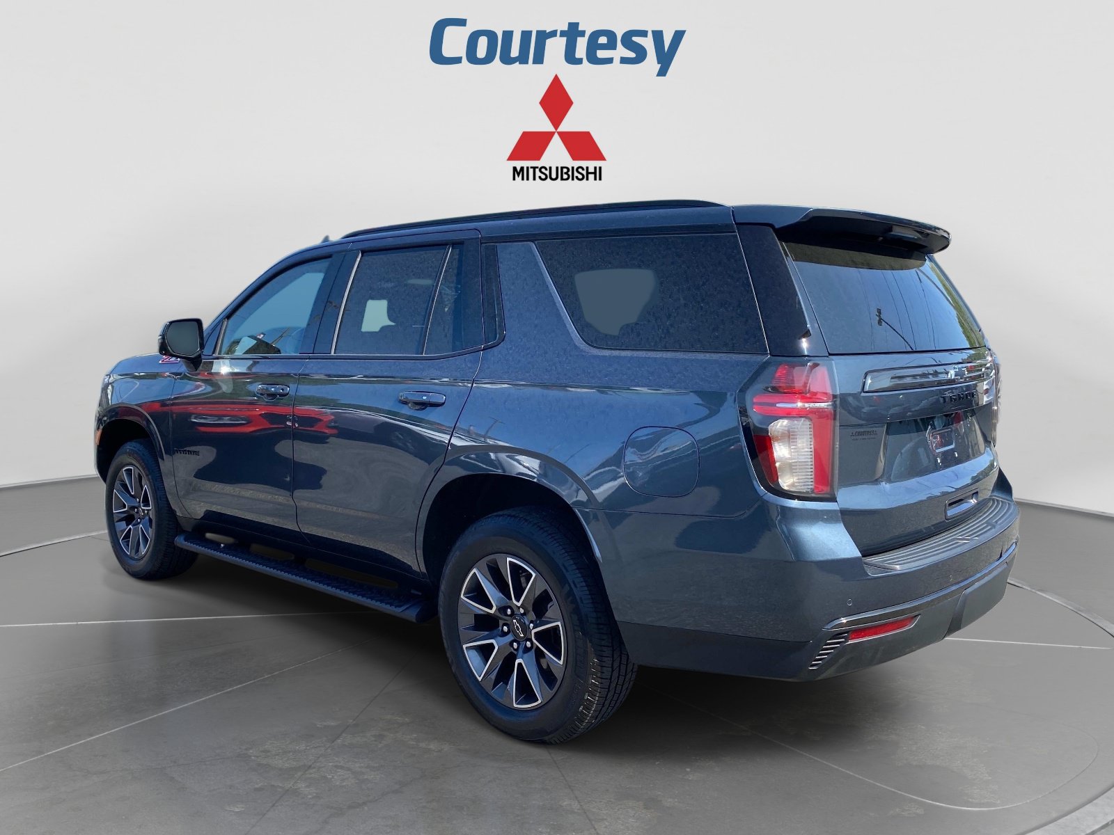 Used 2021 Chevrolet Tahoe Z71 w/ Z71 Signature Package AWD/4WD image 3