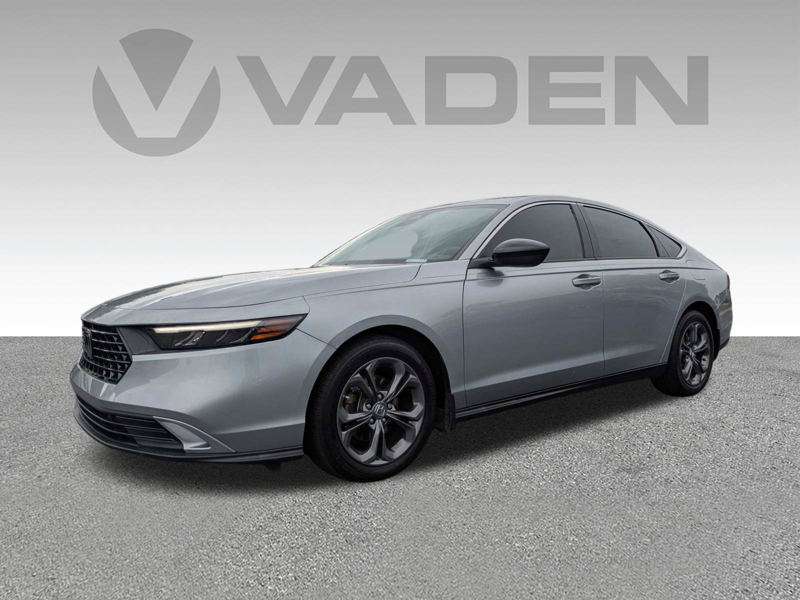 Used 2023 Honda Accord EX image 2