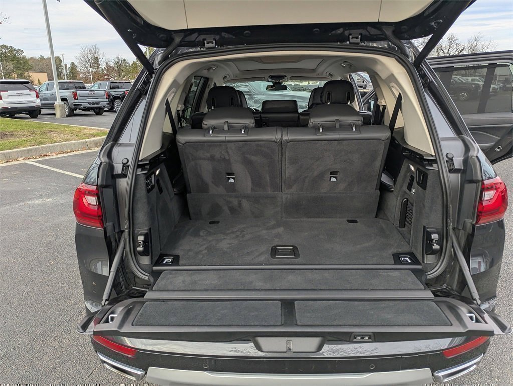 Used 2021 BMW X7 xDrive40i w/ Executive Package image 17