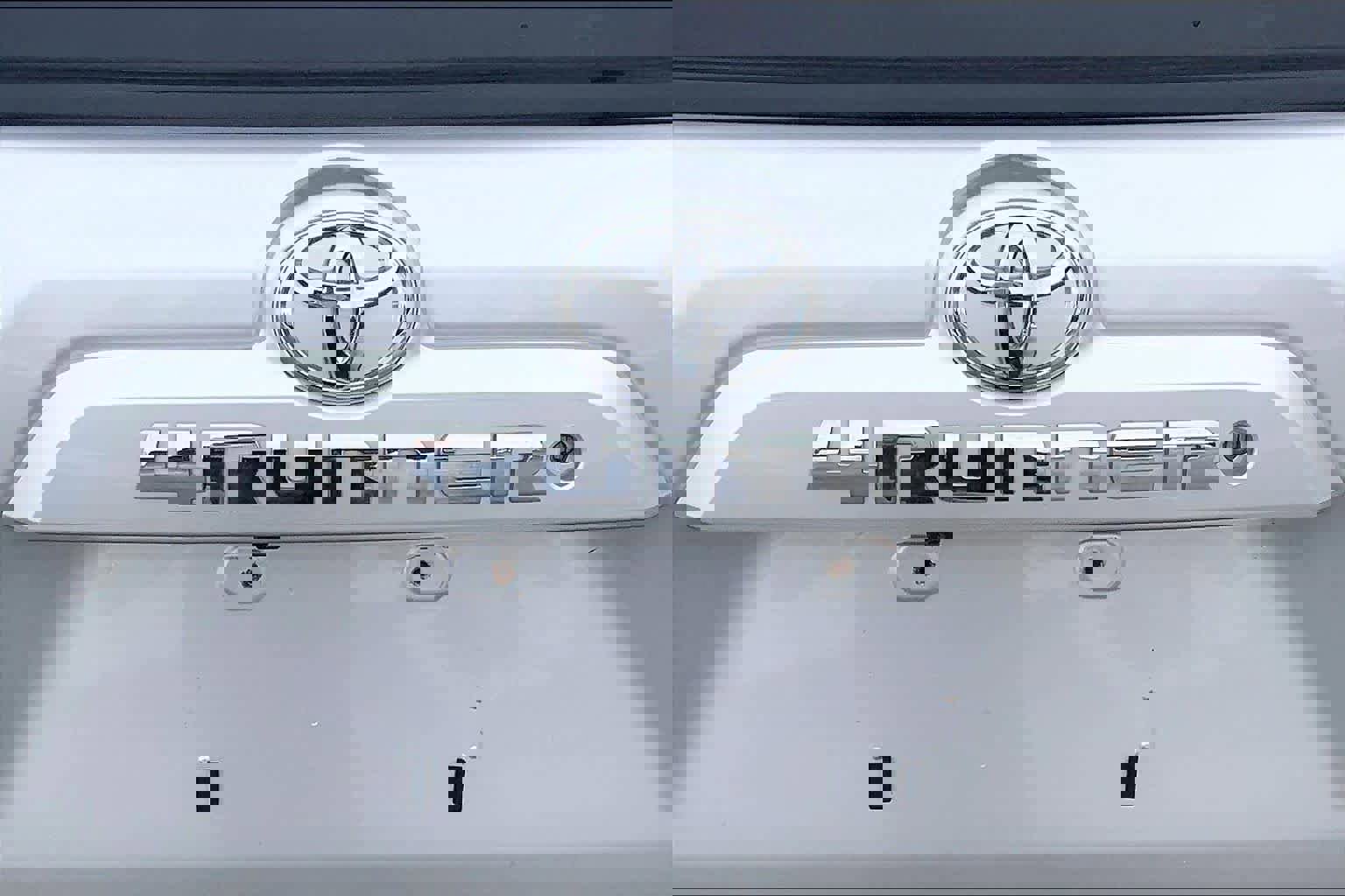 Used 2015 Toyota 4Runner SR5 image 9