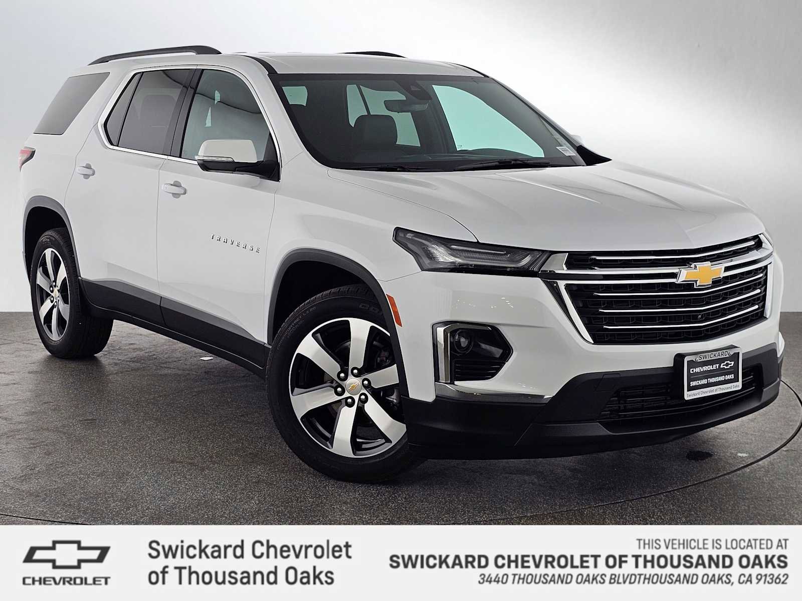 Used 2023 Chevrolet Traverse LT w/ LT Premium Package FWD image 1