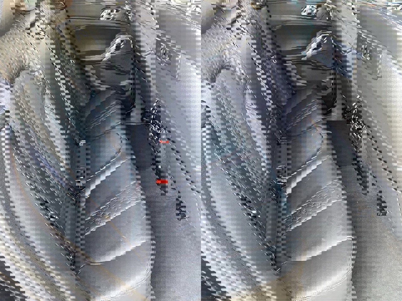 Used 2023 BMW X6 xDrive40i w/ M Sport Package image 11