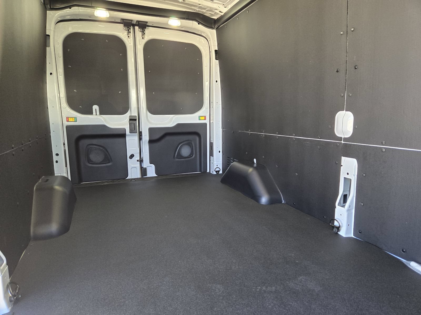 New 2026 Ford Transit 250 148 Medium Roof w/ Load Area Protection Package RWD image 26