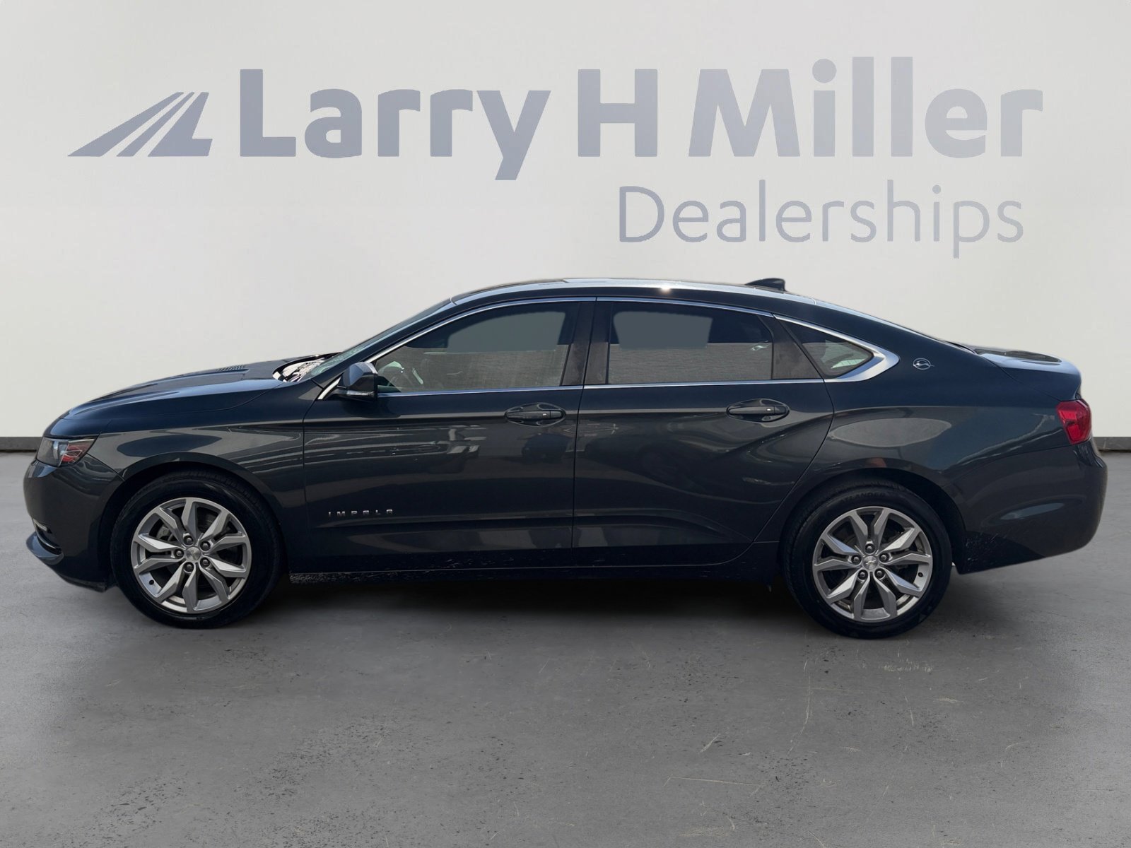 Used 2018 Chevrolet Impala LT FWD image 2