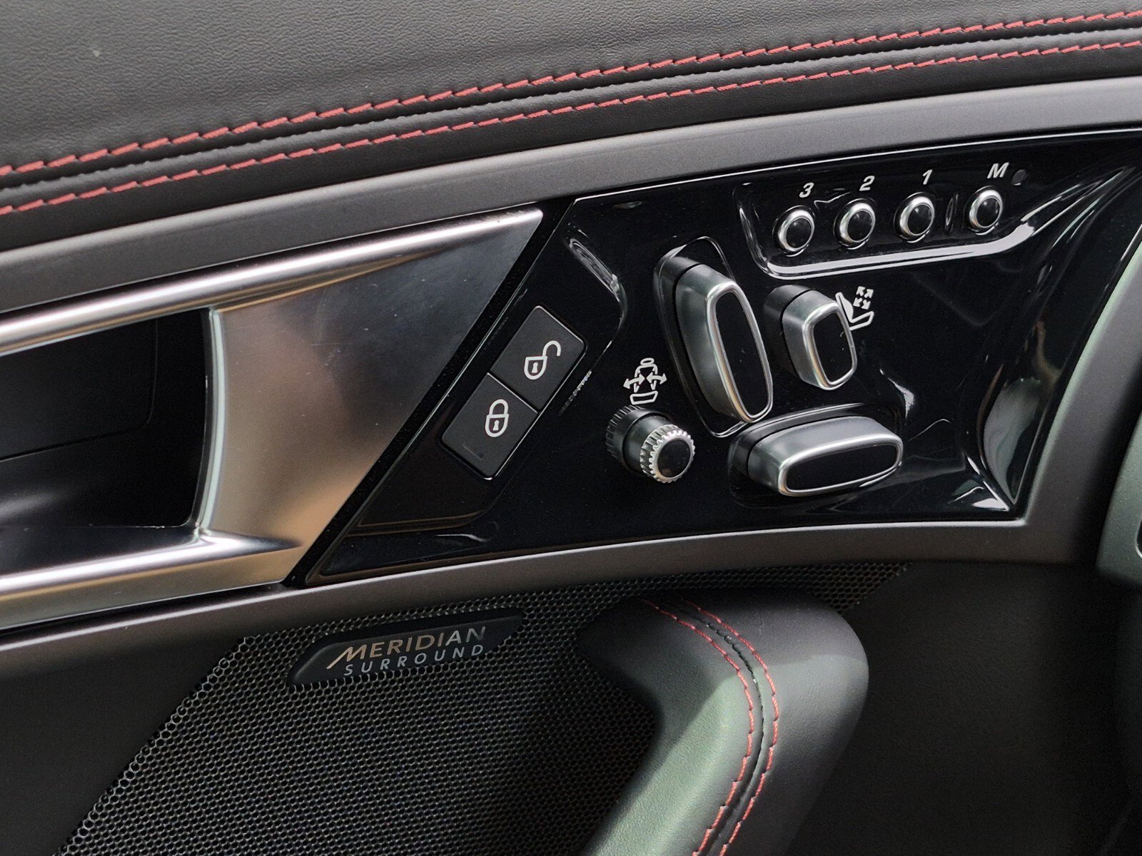 Used 2017 Jaguar F-TYPE R AWD/4WD image 33