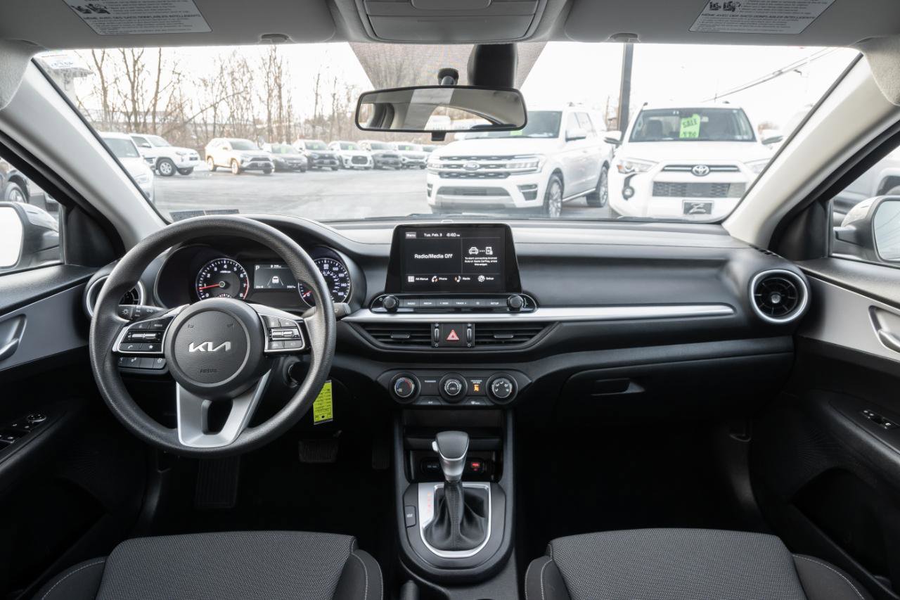 Used 2024 Kia Forte LXS w/ LXS Technology Package image 2
