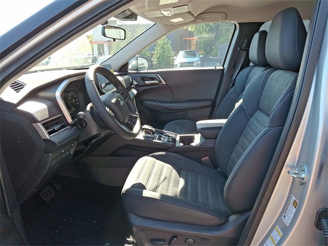 New 2025 Mitsubishi Outlander SE image 6