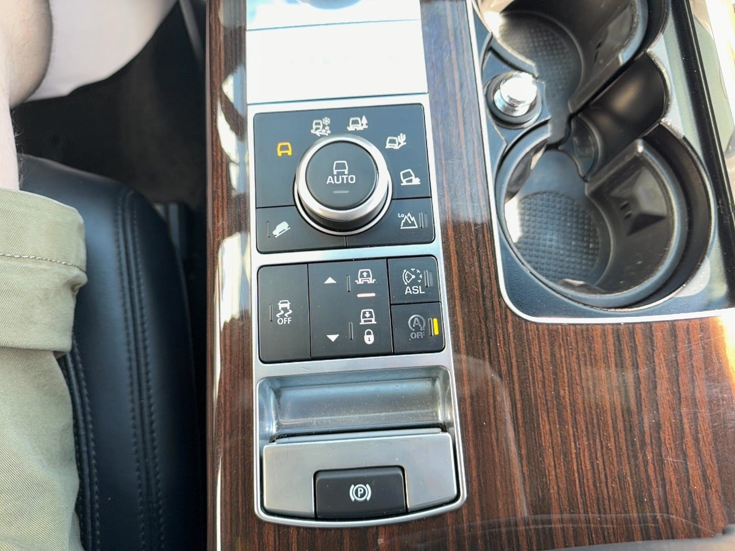 Used 2016 Land Rover Range Rover Supercharged AWD/4WD image 12