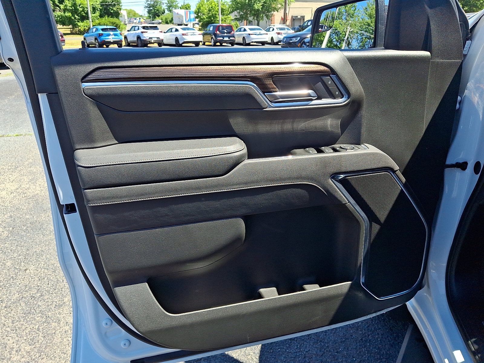 Used 2025 Chevrolet Silverado 1500 LT AWD/4WD image 13