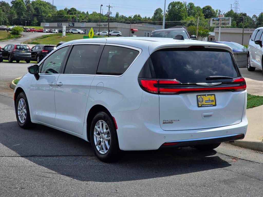 Used 2025 Chrysler Pacifica Select FWD image 24
