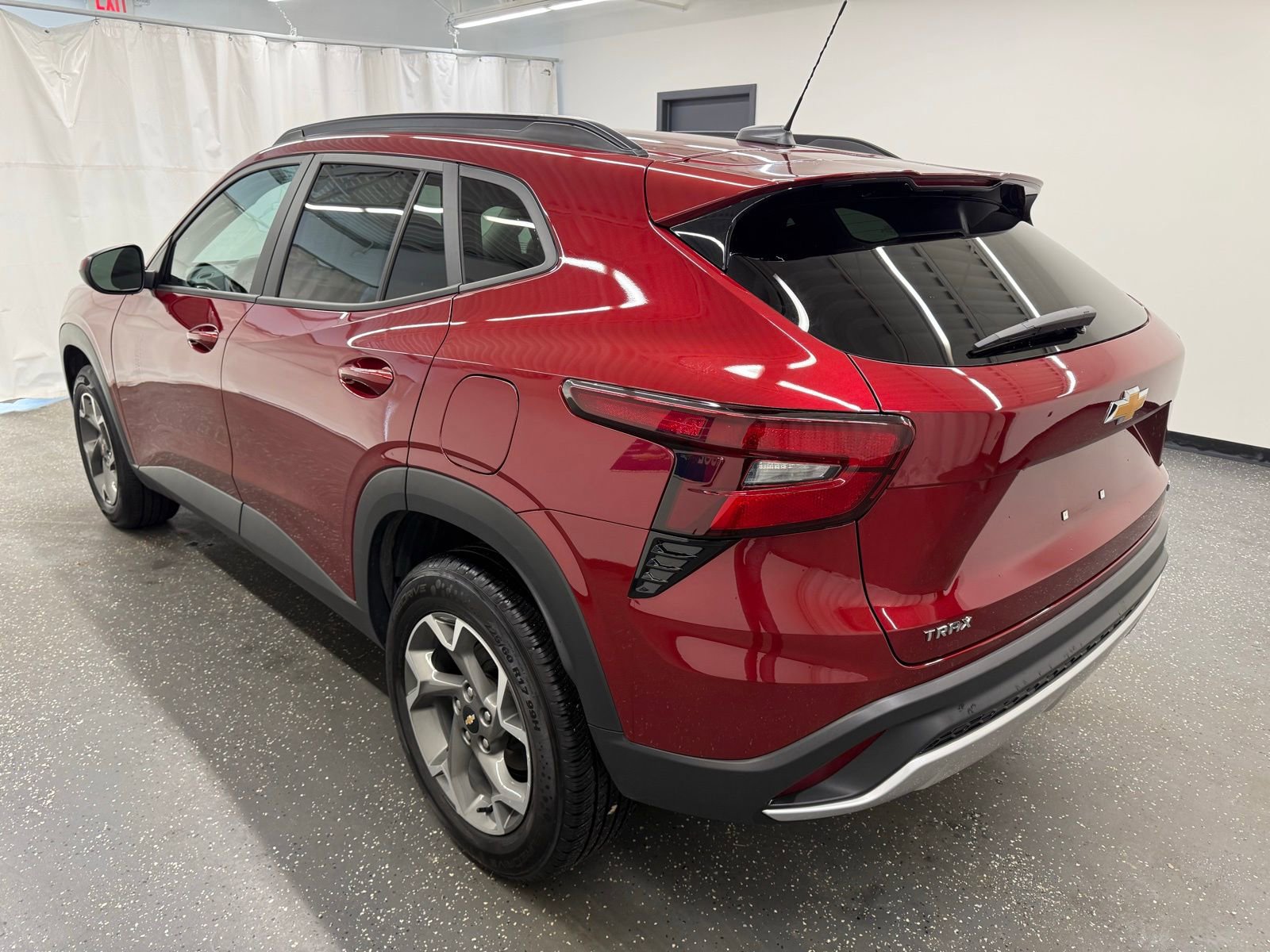 Used 2025 Chevrolet Trax LT image 3