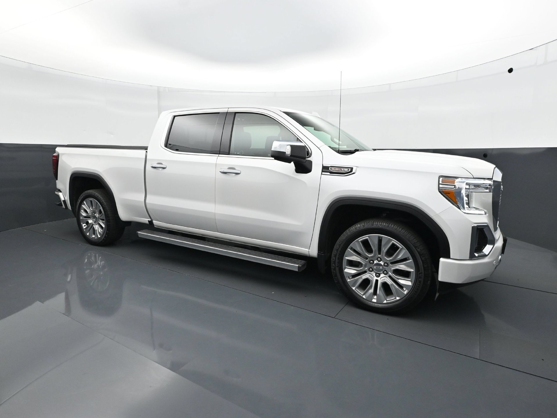 Used 2022 GMC Sierra 1500 Denali w/ Denali Premium Package AWD/4WD image 9