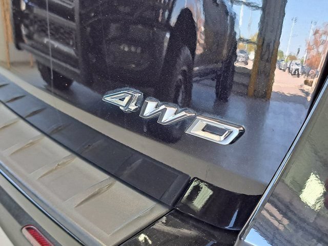 Used 2023 Ford Explorer XLT AWD/4WD image 32