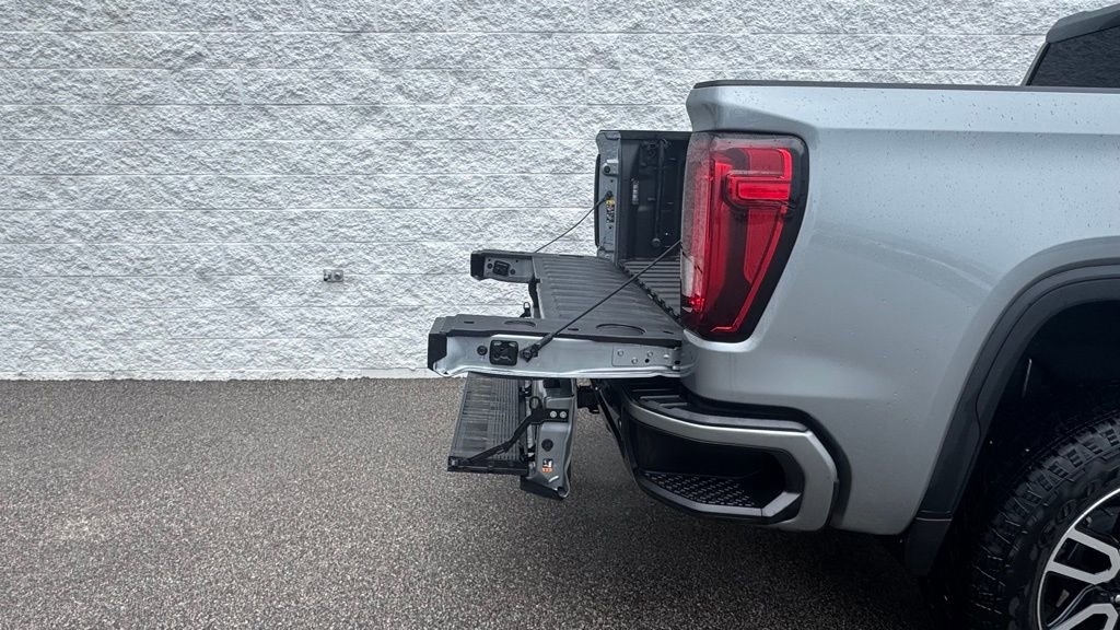 Used 2024 GMC Sierra 1500 AT4 w/ Technology Package image 9