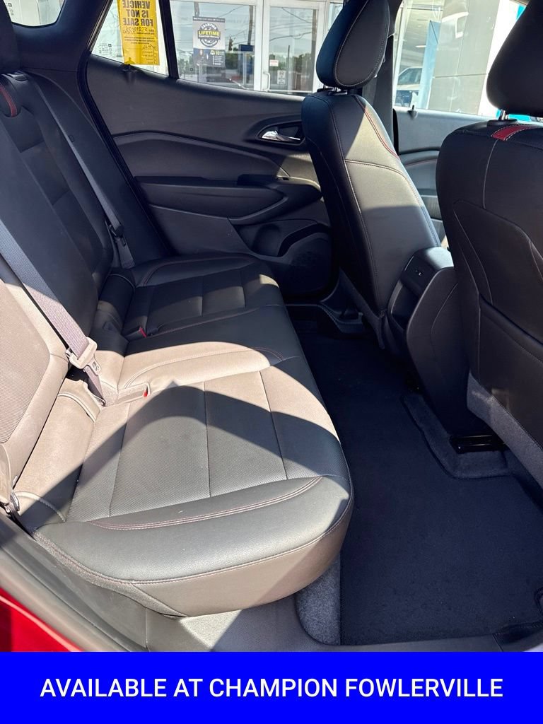 Used 2025 Chevrolet Trax RS w/ Sunroof Package FWD image 22