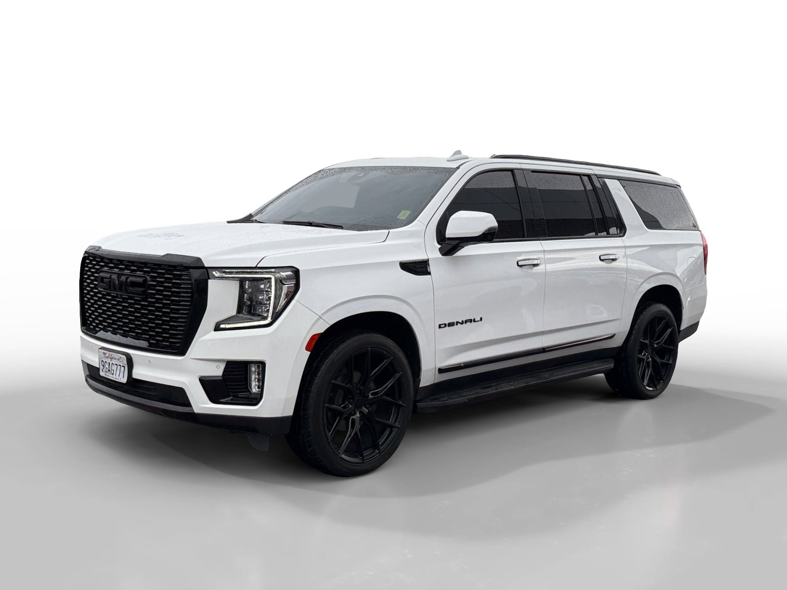 Used 2021 GMC Yukon XL Denali image 1