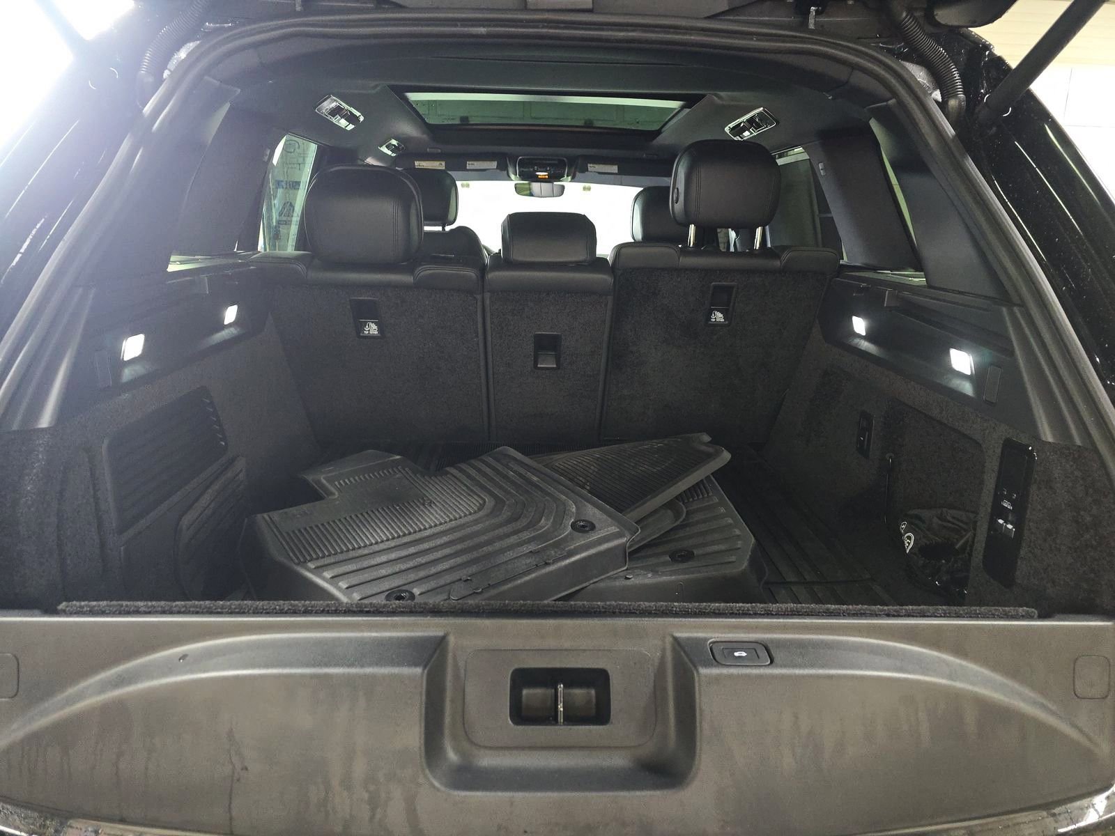 Used 2024 Land Rover Range Rover SE image 13