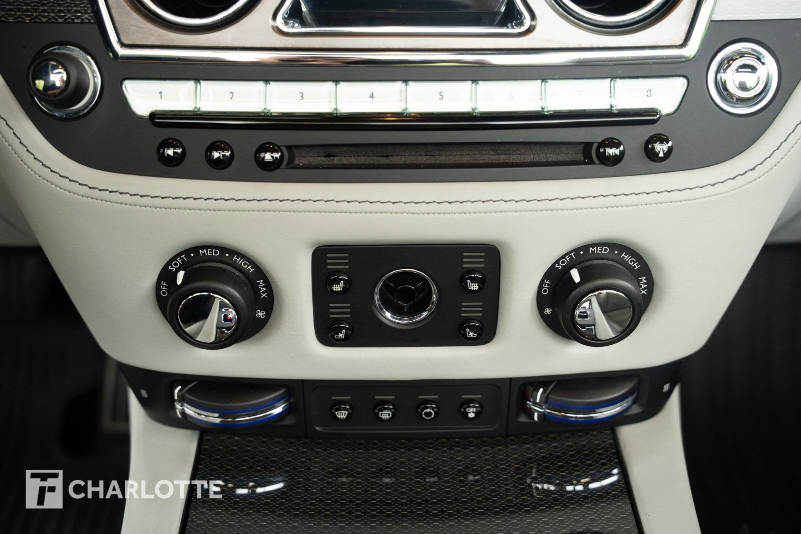 Used 2019 Rolls-Royce Dawn image 28