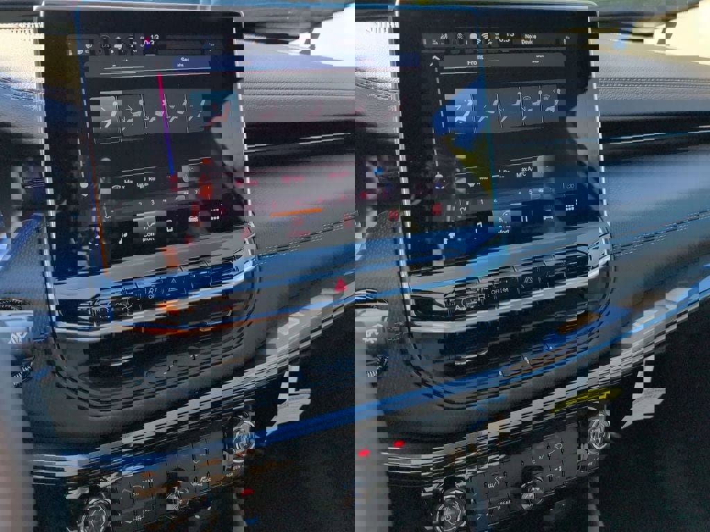 New 2026 Jeep Compass Latitude image 17