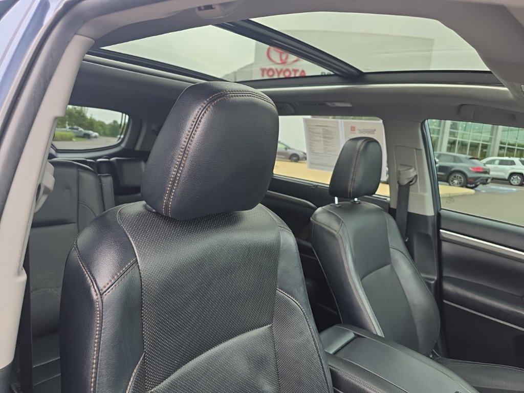 Used 2019 Toyota Highlander Limited Platinum AWD/4WD image 10