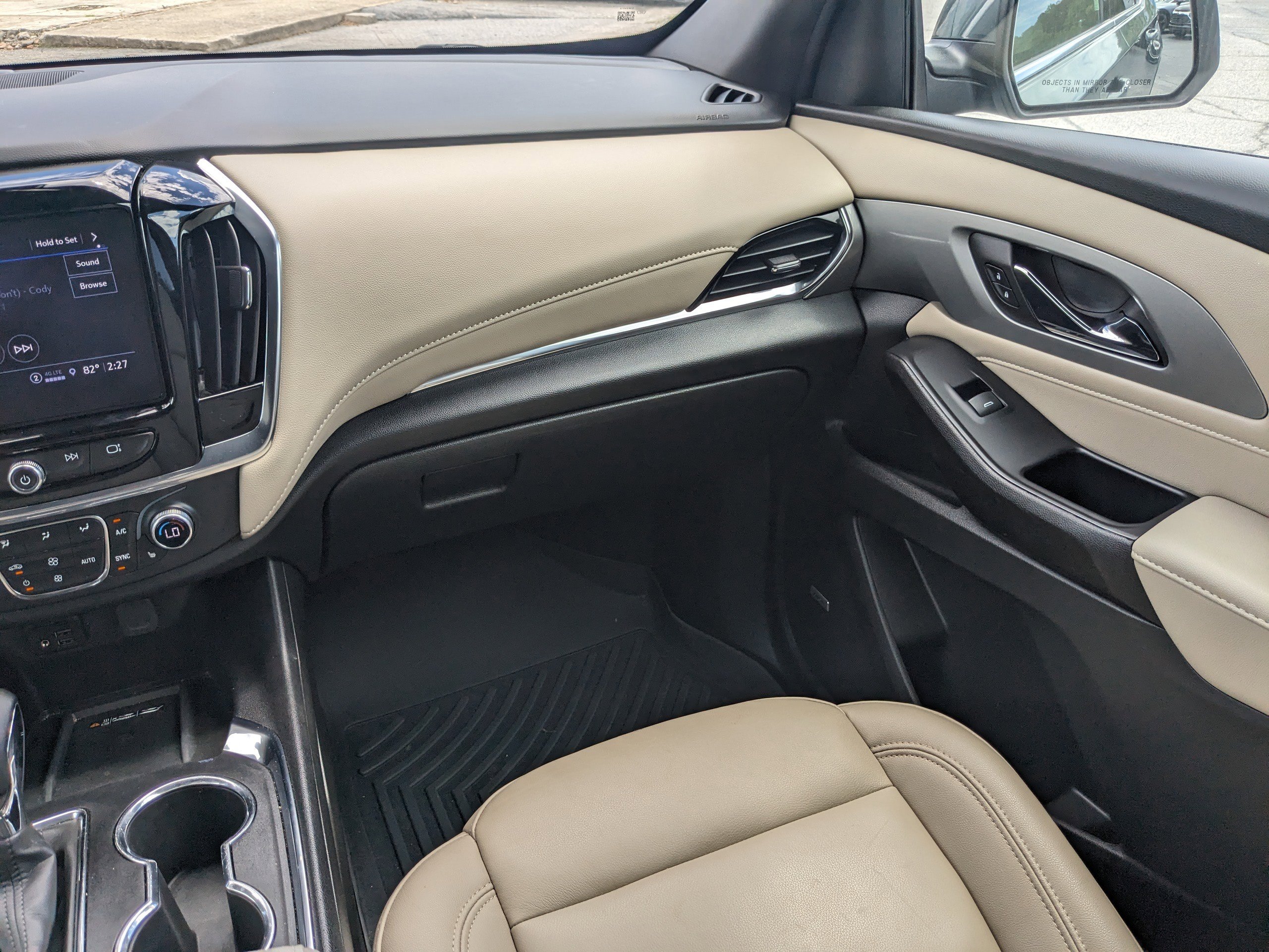 Used 2023 Chevrolet Traverse LT w/ LT Premium Package image 19