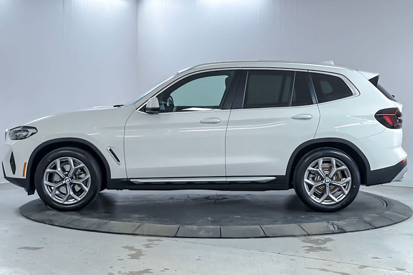 Used 2024 BMW X3 xDrive30i w/ Premium Package AWD/4WD image 5