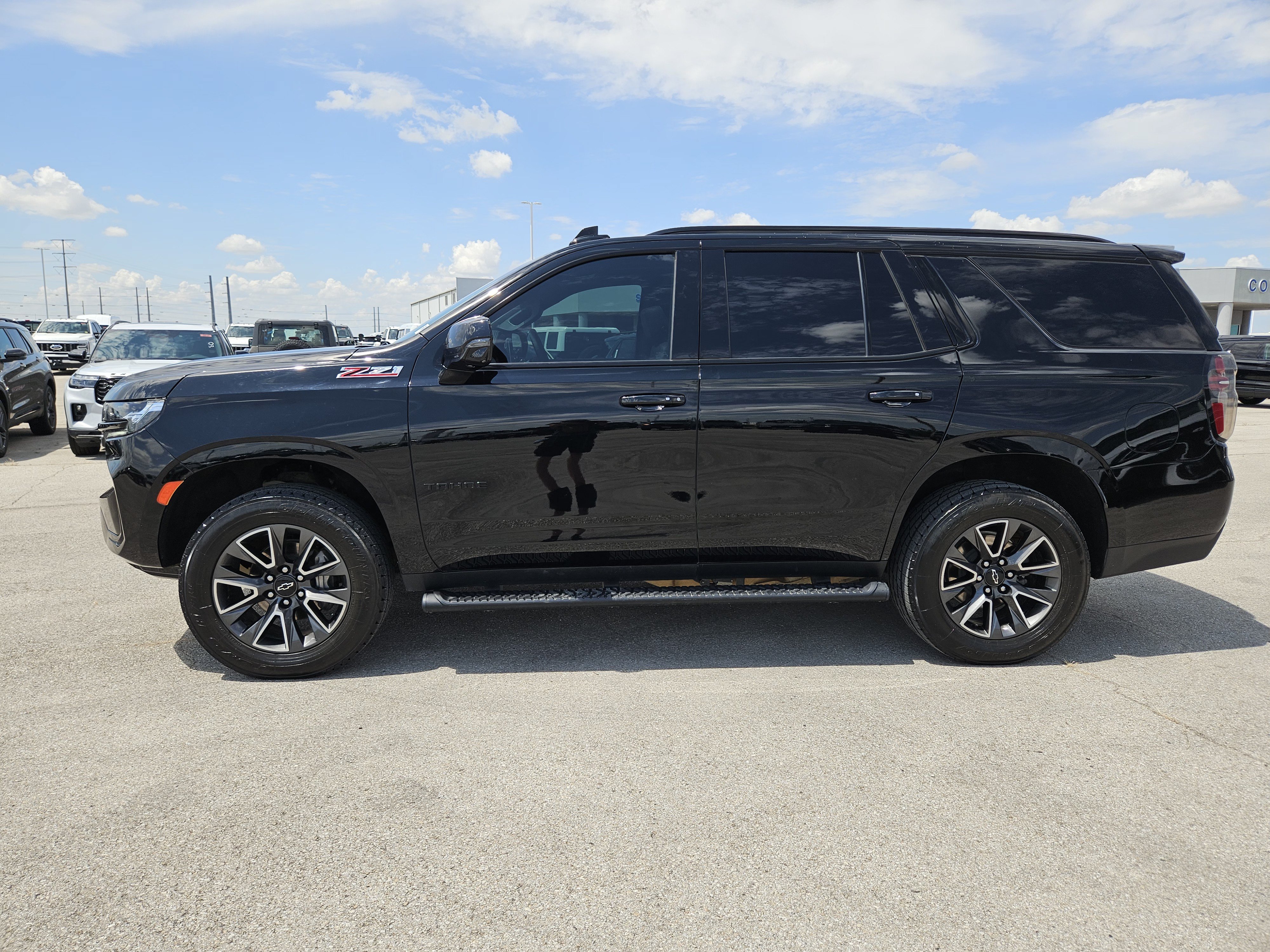 Used 2023 Chevrolet Tahoe Z71 w/ Luxury Package AWD/4WD image 4