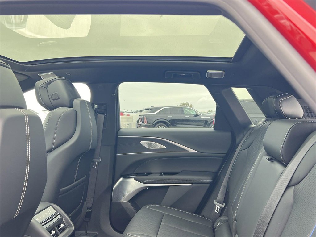 New 2026 Cadillac Lyriq V image 29