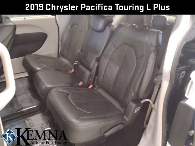 Used 2019 Chrysler Pacifica Touring-L Plus image 26