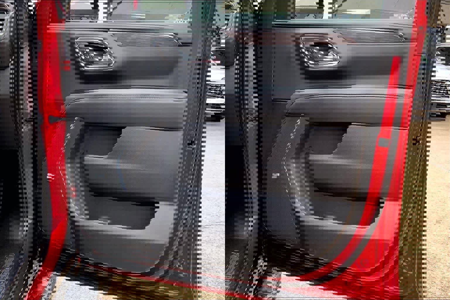 Used 2021 Chevrolet Tahoe Z71 w/ Luxury Package AWD/4WD image 22