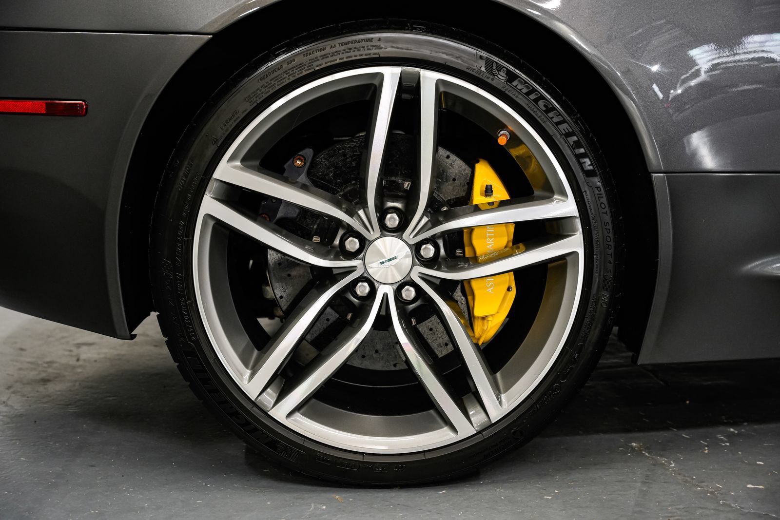 Used 2014 Aston Martin DB9 Coupe RWD image 46