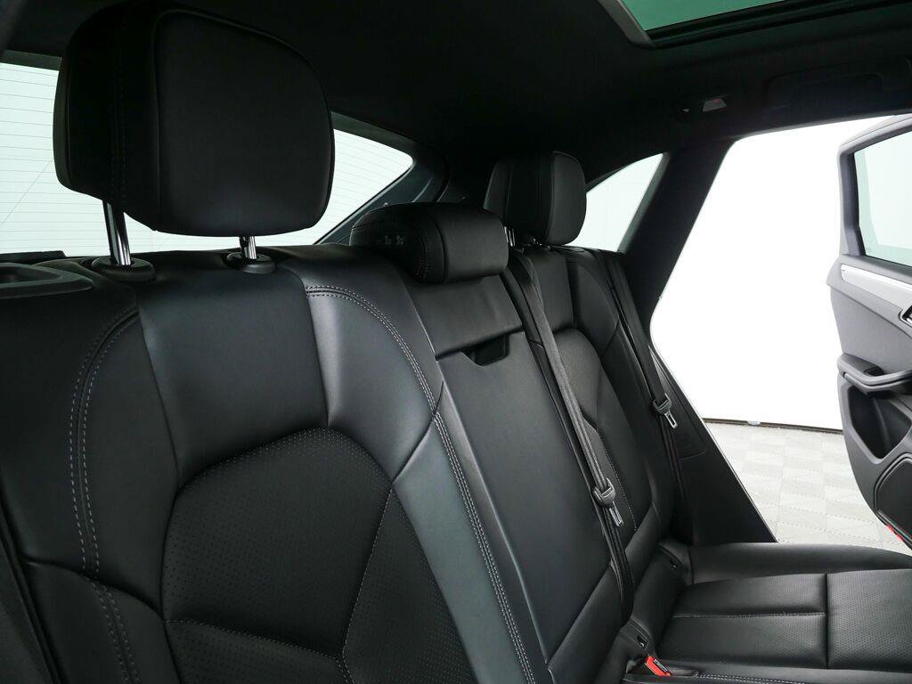 Certified 2026 Porsche Macan AWD/4WD image 23