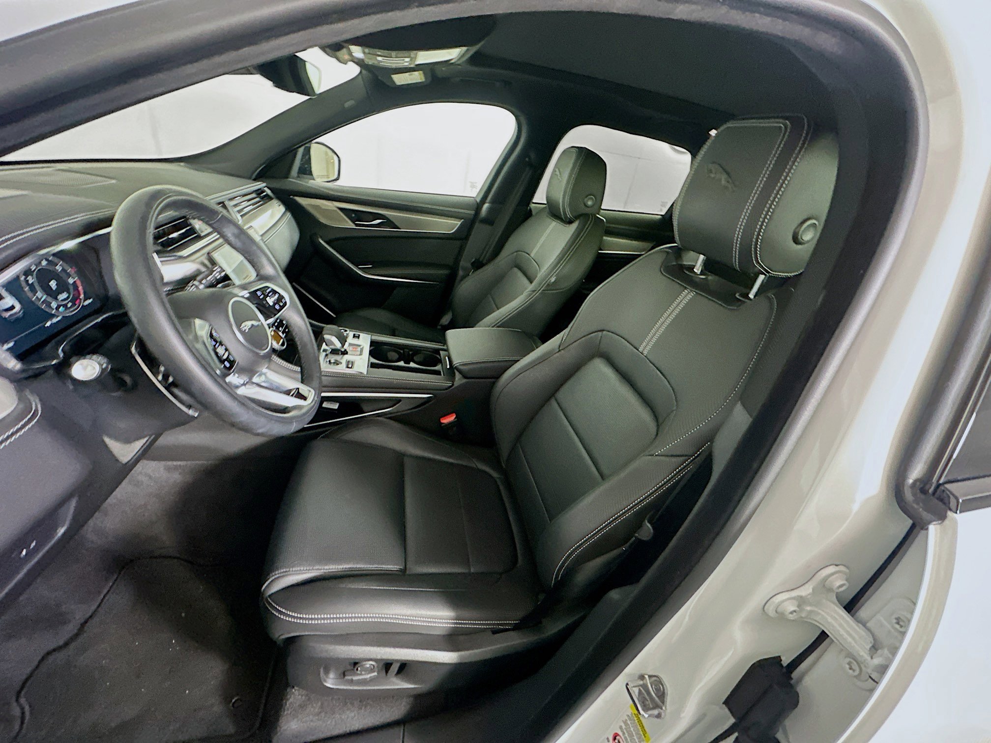 Used 2025 Jaguar F-PACE R-Dynamic S image 13