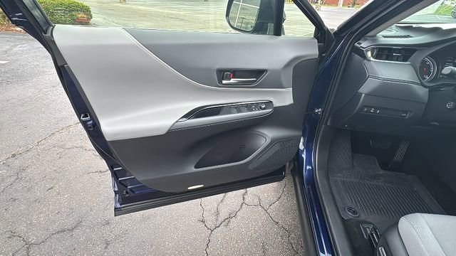 Used 2021 Toyota Venza LE image 10